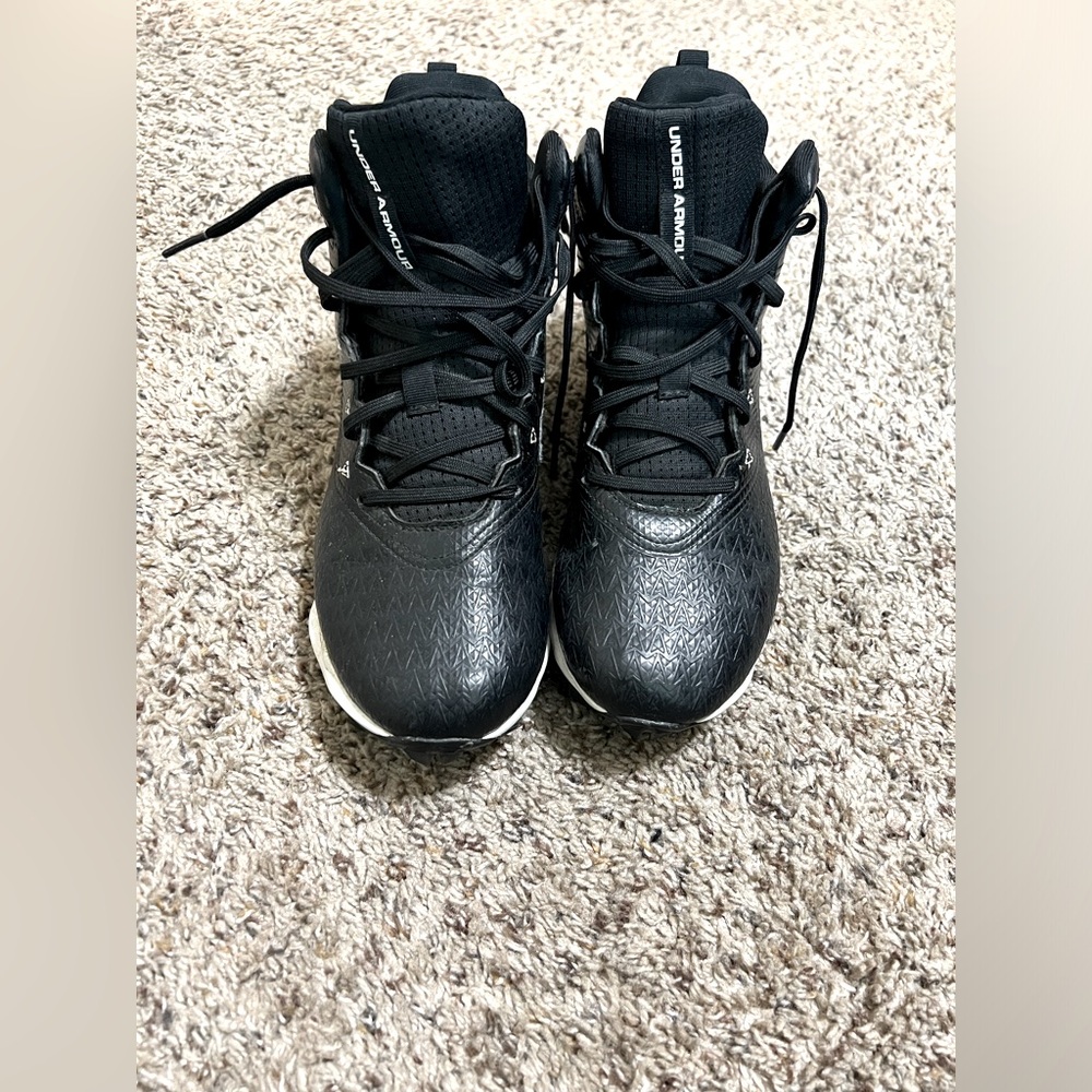 Black Under Armour Men’s 8 Football Cleats